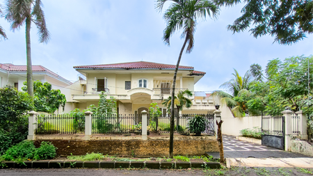 Rumah Mewah Strategis di Adiaksa, Lebak Bulus Jakarta Selatan - Kolam Renang, Akses Tol & MRT!