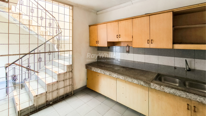 Rumah Besar LT 600m2 Kawasan Premium Lebak Bulus - Potensi Komersial Tinggi