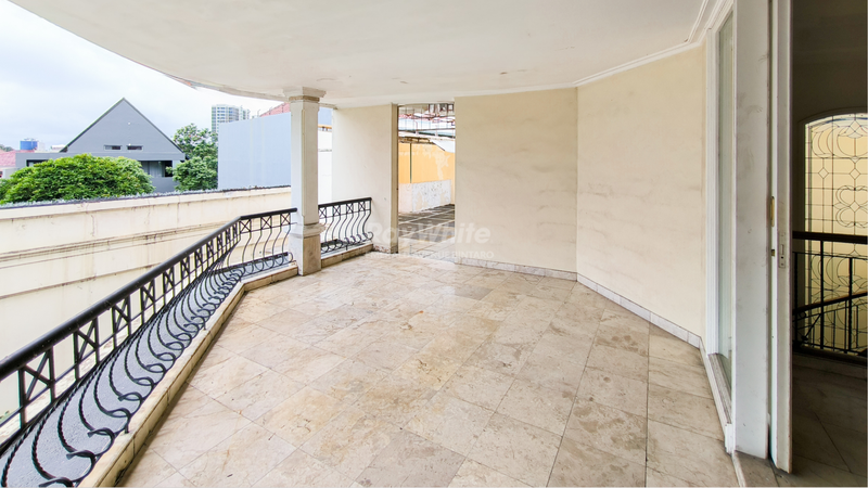 Rumah Besar LT 600m2 Kawasan Premium Lebak Bulus - Potensi Komersial Tinggi