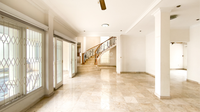 Rumah Besar LT 600m2 Kawasan Premium Lebak Bulus - Potensi Komersial Tinggi