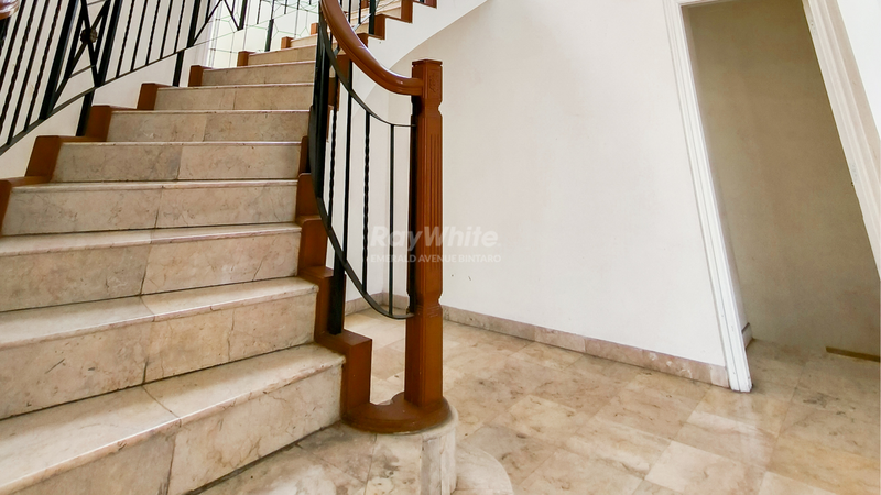 Rumah Besar LT 600m2 Kawasan Premium Lebak Bulus - Potensi Komersial Tinggi