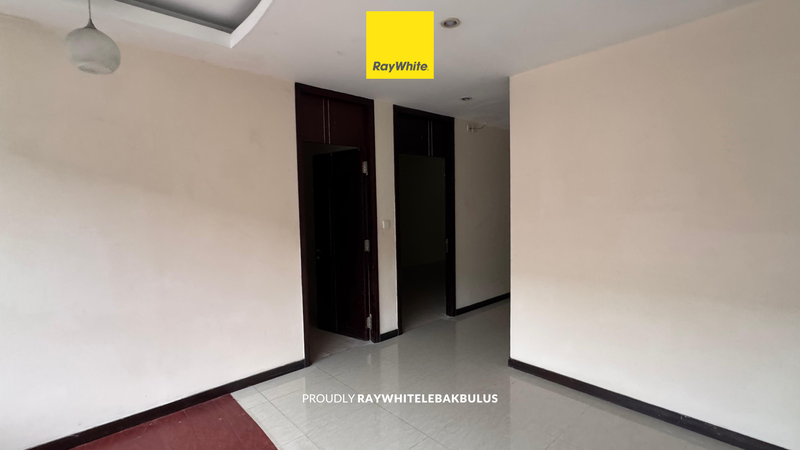 Disewakan Murah Bangunan Komersial cocok untuk Resto/Cafe di Jalan Wolter Monginsidi, Kebayoran Baru