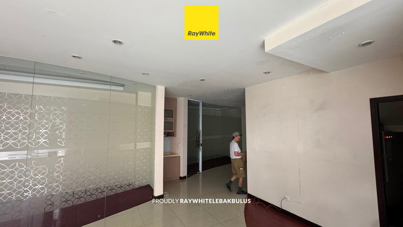 Disewakan Murah Bangunan Komersial cocok untuk Resto/Cafe di Jalan Wolter Monginsidi, Kebayoran Baru