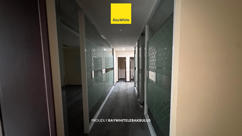 Disewakan Murah Bangunan Komersial cocok untuk Resto/Cafe di Jalan Wolter Monginsidi, Kebayoran Baru