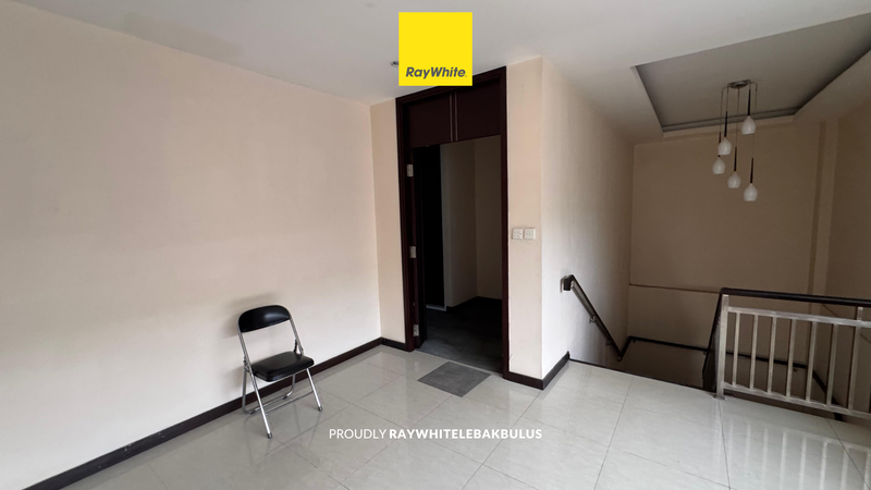 Disewakan Murah Bangunan Komersial cocok untuk Resto/Cafe di Jalan Wolter Monginsidi, Kebayoran Baru