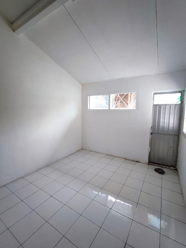 Rumah Luas 5+1 Kamar, Kompleks Lebak Lestari Indah, Jakarta Selatan