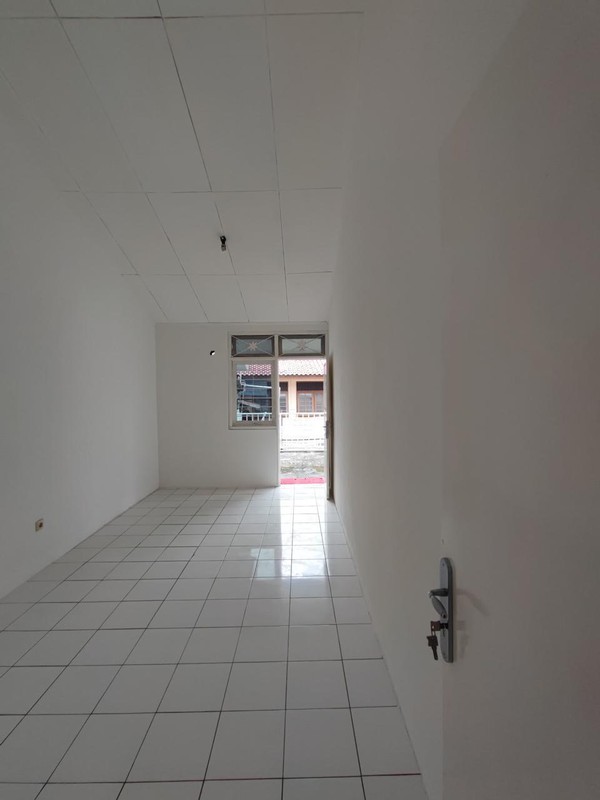 Rumah Luas 5+1 Kamar, Kompleks Lebak Lestari Indah, Jakarta Selatan