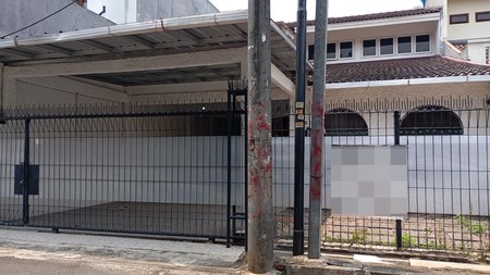 Rumah Luas 5+1 Kamar, Kompleks Lebak Lestari Indah, Jakarta Selatan