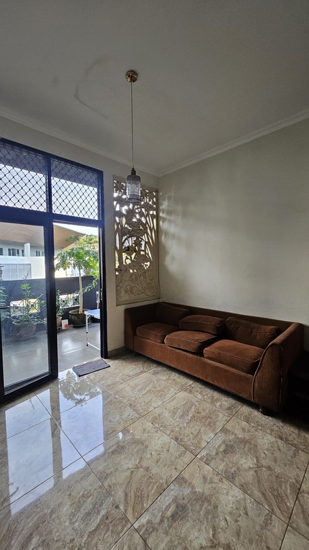 Investasi Cepat: Rumah Kos + Warteg, Pinggir Jalan Bintaro Utama