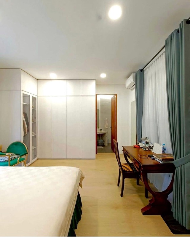 Rumah Estetik & Siap Huni Emerald Garden, 4+1 KT, Kolam Renang