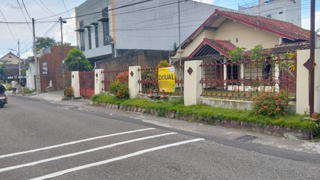 Dijual Rumah Halaman Luas di Jantung Kota Lokasi Premium Semaki, Umbulharjo, Yogyakarta