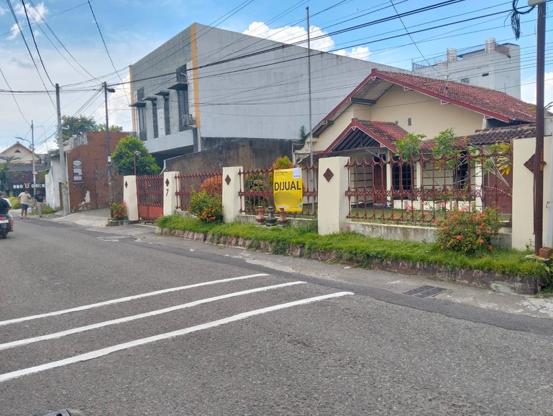 Dijual Rumah Halaman Luas di Jantung Kota Lokasi Premium Semaki, Umbulharjo, Yogyakarta