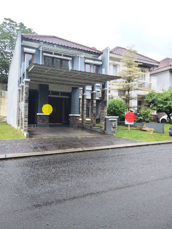 RUMAH CANTIK 2 LANTAI DI LEGENDA WISATA CIBUBUR