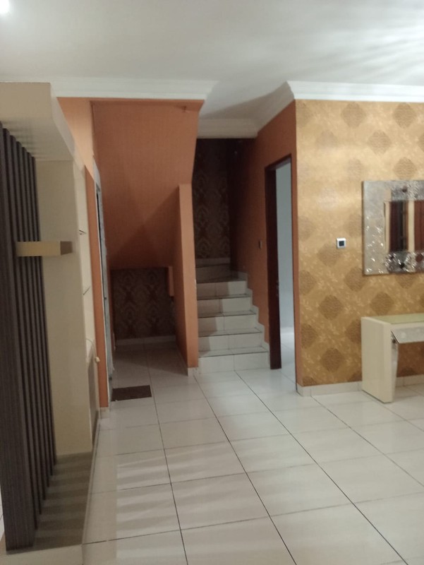 RUMAH CANTIK 2 LANTAI DI LEGENDA WISATA CIBUBUR