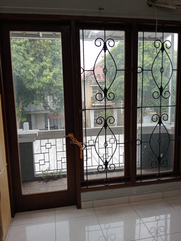 RUMAH CANTIK 2 LANTAI DI LEGENDA WISATA CIBUBUR