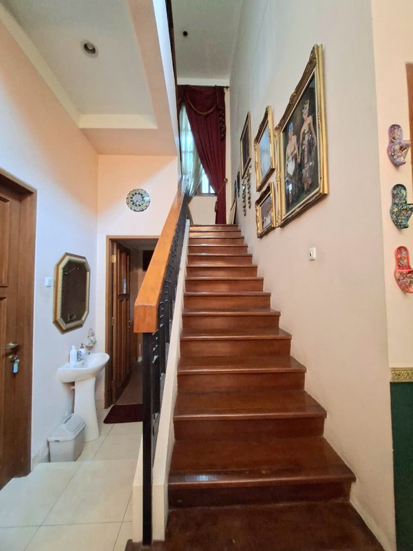 Rumah 2 Lantai Semi Furnished Siap Huni dengan Hunian Nyaman dan Asri @Bintaro Sektor 7