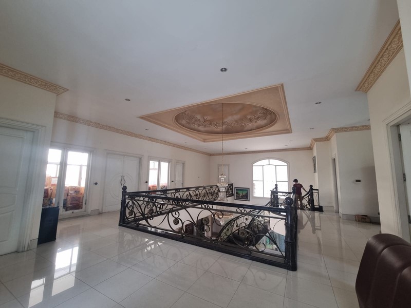 JUAL RUMAH MEWAH POSISI HOOK DI MARGOREJO INDAH