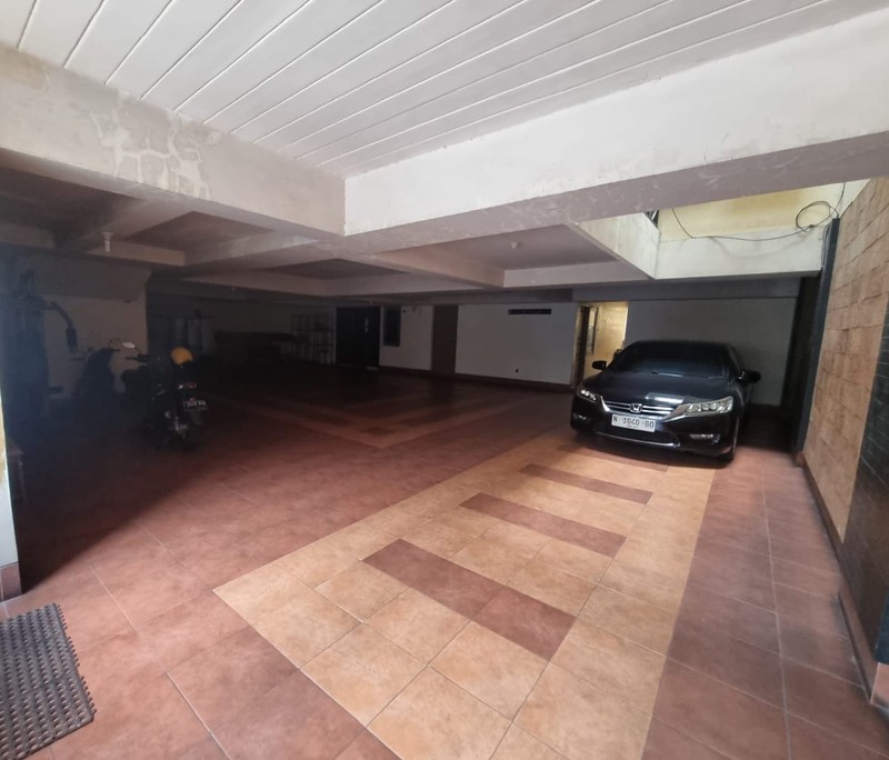 JUAL RUMAH MEWAH POSISI HOOK DI MARGOREJO INDAH