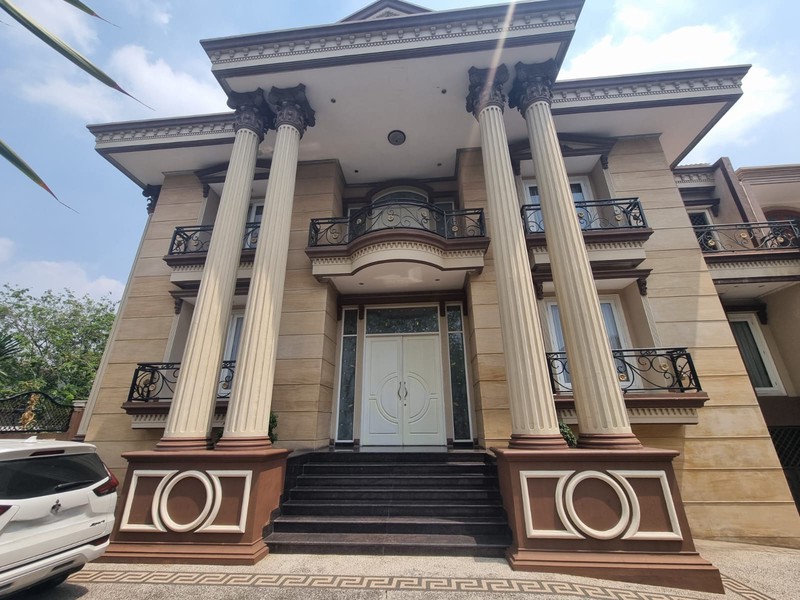 JUAL RUMAH MEWAH POSISI HOOK DI MARGOREJO INDAH