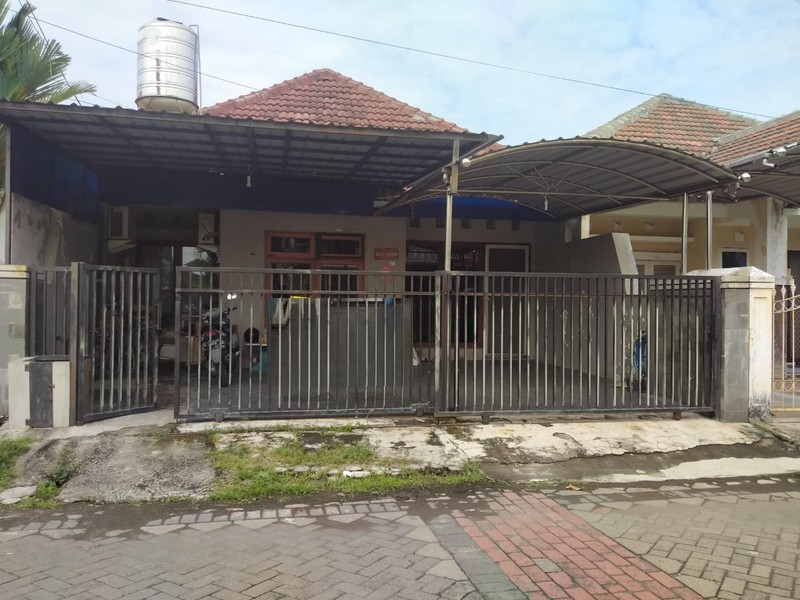 Rumah Nirwana Eksekutif Surabaya SHM, Carport 2 Mobil