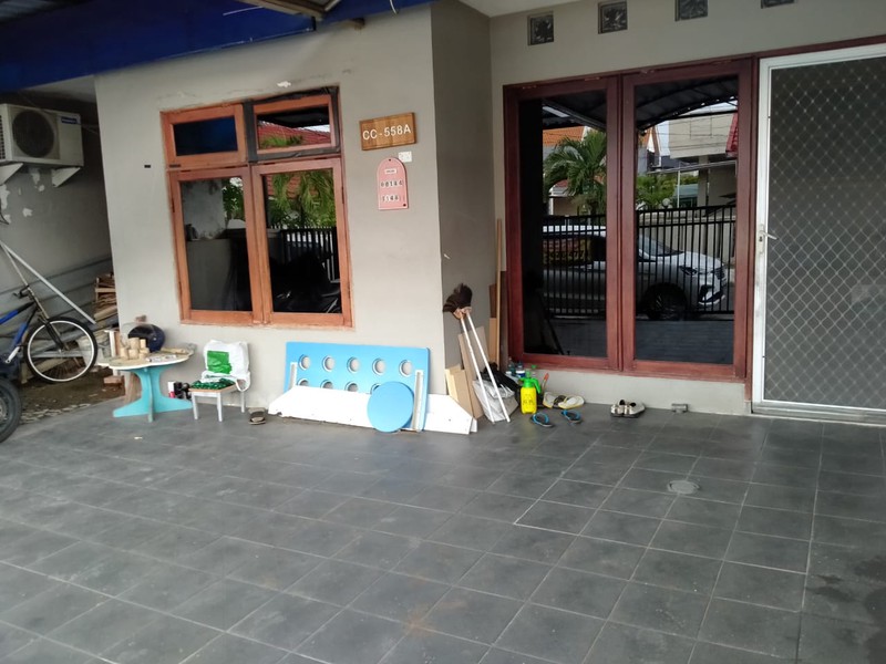 Rumah Nirwana Eksekutif Surabaya SHM, Carport 2 Mobil