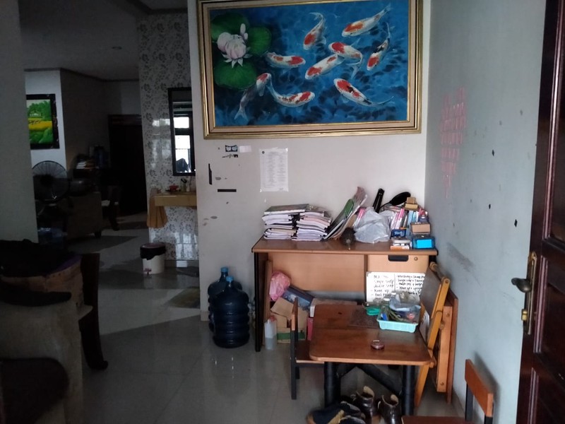 Rumah Nirwana Eksekutif Surabaya SHM, Carport 2 Mobil