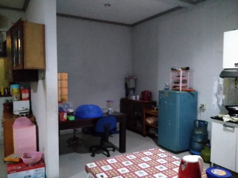 Rumah Nirwana Eksekutif Surabaya SHM, Carport 2 Mobil