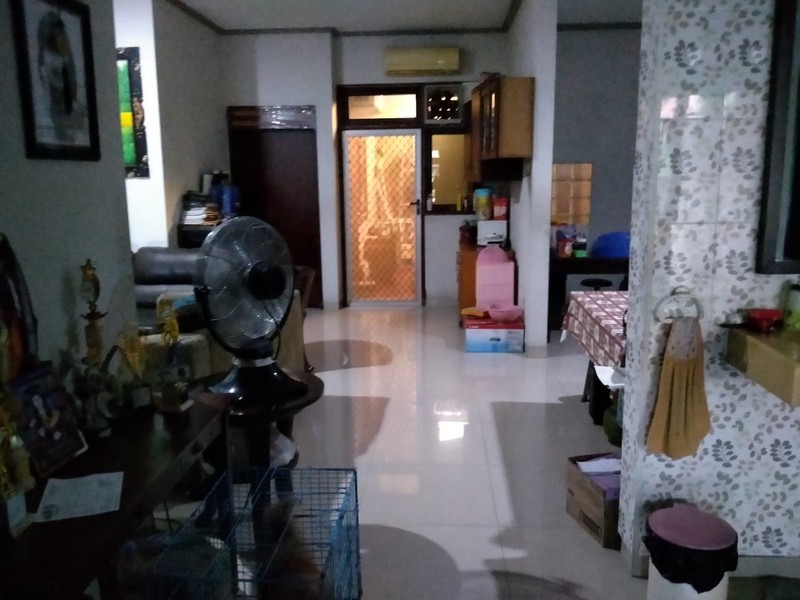 Rumah Nirwana Eksekutif Surabaya SHM, Carport 2 Mobil