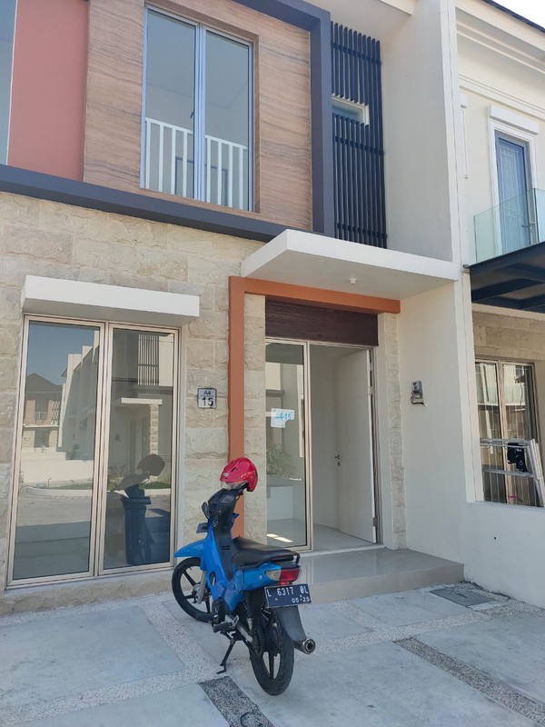 JUAL RUMAH BARU SIAP HUNI PERUM GREENLAND MENGANTI SBY BARAT