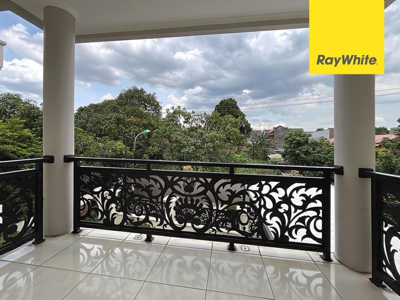 Rumah Besar Siap Huni di Boulevard Limus Pratama Narogong Cibubur