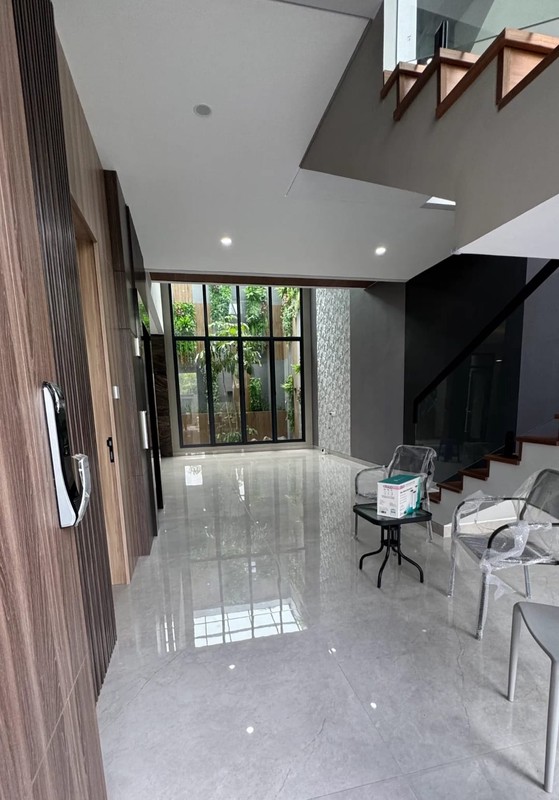 JUAL RUMAH 3 LANTAI CITRALAND WOODLAND