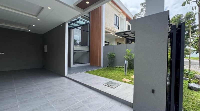 JUAL RUMAH 3 LANTAI CITRALAND WOODLAND