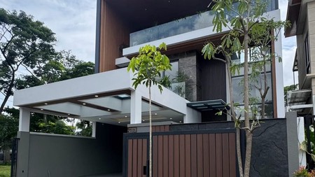 JUAL RUMAH 3 LANTAI CITRALAND WOODLAND