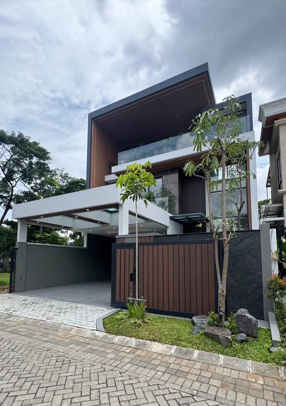 JUAL RUMAH 3 LANTAI CITRALAND WOODLAND