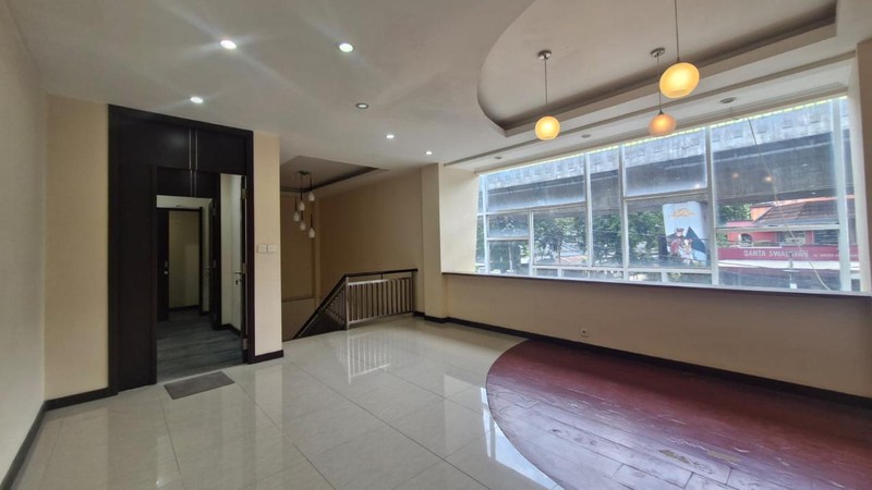 Dijual Rumah Lokasi Strategis Di Jl. Woltermongonsidi, Kebayoran Baru, Jakarta Selatan