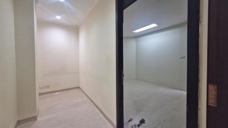Dijual Rumah Lokasi Strategis Di Jl. Woltermongonsidi, Kebayoran Baru, Jakarta Selatan