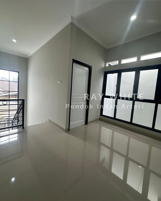 Rumah Brand New Cinere 2 Lantai Carport  2 Mobil