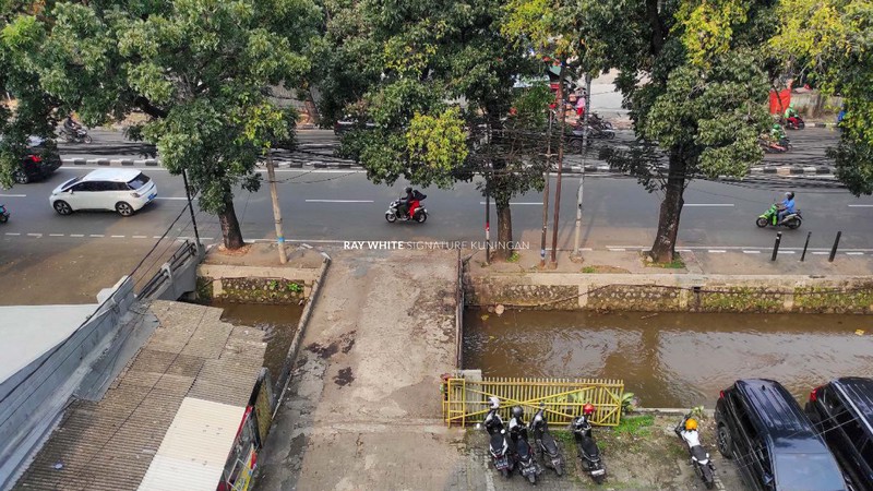 Dijual Ruko Bangunan 4 Lantai di Jl Raya Pasar Minggu Cocok Untuk Lokasi Usaha