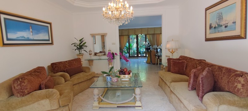 Rumah Hoek komersial Gading Putih Raya, Kelapa Gading 735m2