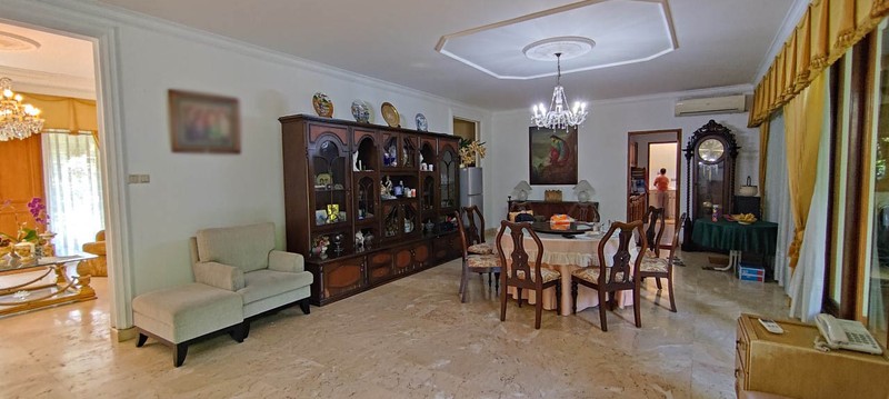 Rumah Hoek komersial Gading Putih Raya, Kelapa Gading 735m2