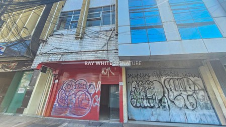Dijual Ruko 3 Lantai Cocok Untuk Usaha dan Rumah Kos
