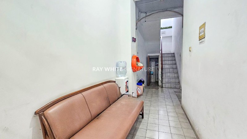 Dijual Ruko 3 Lantai Cocok Untuk Usaha dan Rumah Kos