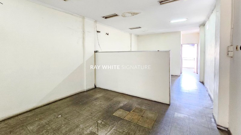 Dijual Ruko 3 Lantai Cocok Untuk Usaha dan Rumah Kos