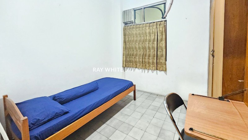 Dijual Ruko 3 Lantai Cocok Untuk Usaha dan Rumah Kos