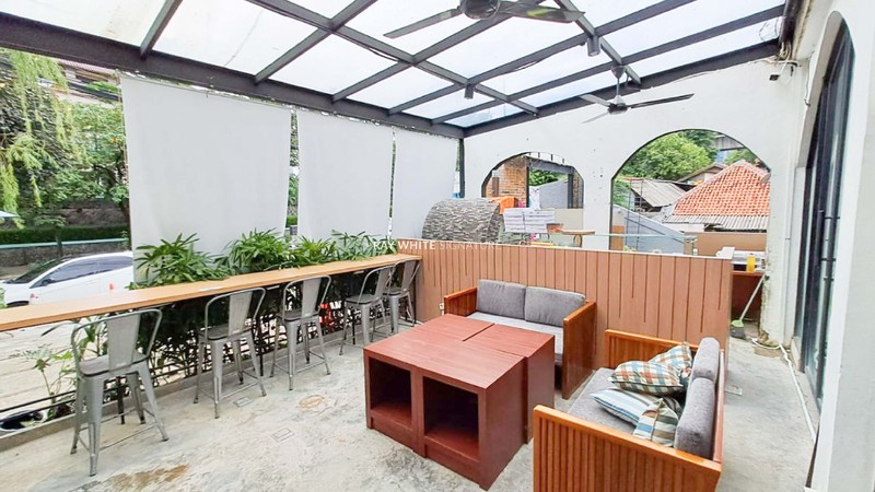 Tanah dan Bangunan Ex Resto / Cafe Cocok untuk Usaha F&B, dan Kantor