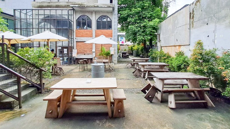 Tanah dan Bangunan Ex Resto / Cafe Cocok untuk Usaha F&B, dan Kantor