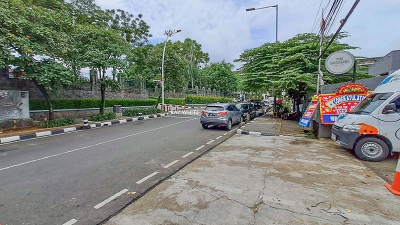 Tanah dan Bangunan Ex Resto / Cafe Cocok untuk Usaha F&B, dan Kantor