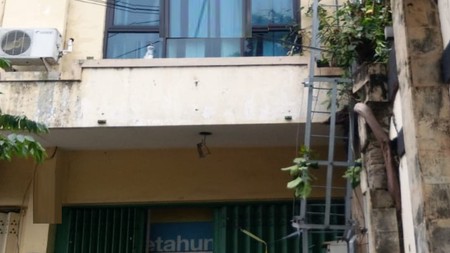 Dijual Ruko 3 lantai di Jalan Tegalsari Surabaya Pusat