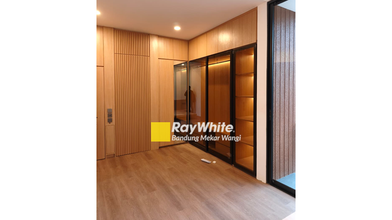 Rumah Riverside Residence Minimalis Modern