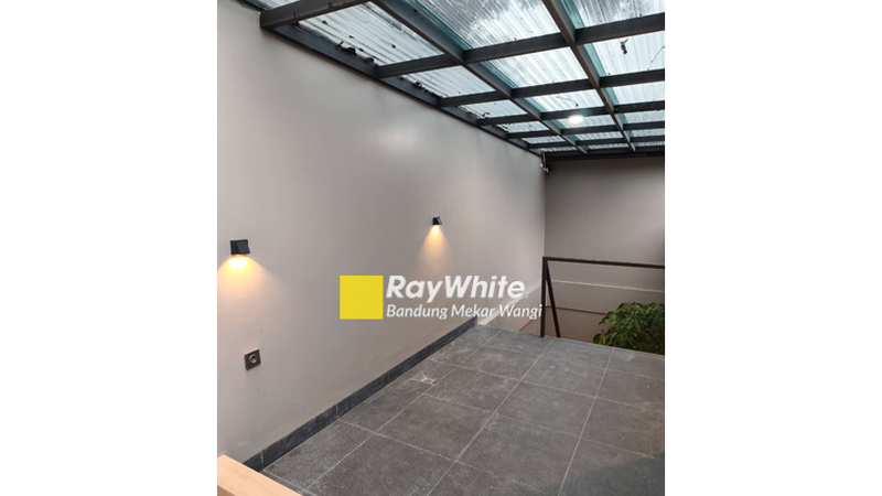 Rumah Riverside Residence Minimalis Modern